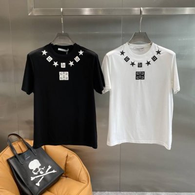 纪家 纪梵希T恤 简约又大气，领口周围星星和品牌标志的白色图案设计，独特又吸睛，时髦感瞬间拉满 面料亲肤柔软，M-3Xl 隔天