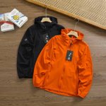 新款上新 品牌：凯乐石 Kailas 尺码：S-M-L-Xl-Xxl-Xxxl 颜色：宝石黑-桔红色 类型：轻量户外运动冰丝透气皮肤衣 材质：冰丝凉感面料 领型