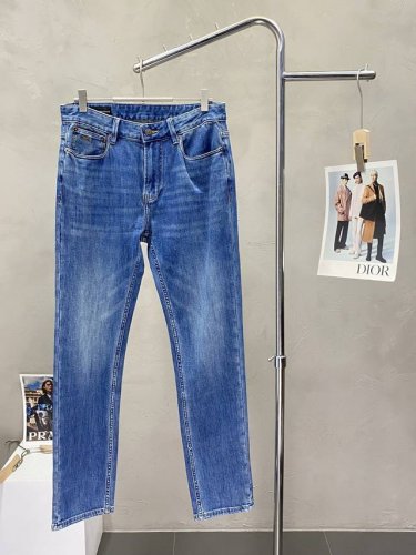 armani阿玛尼独家专供新款 休闲牛仔裤高端版本！专柜定制面料 透气舒适度高，细节无可挑剔，品牌元素设计理念，体现高品质。Logo图案，手感细腻柔软！呈现休闲