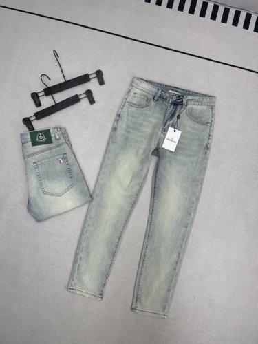 蒙口Moncler 牛仔裤 新款 高端定制 上身 舒适 全新品味与价值共享 爆款牛仔裤身穿着非常舒适 低调不失奢华 穿出去非常有档次,裤型款式和裁剪亦无需多言