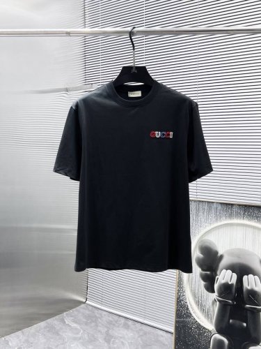 古奇 Gucci 2025Ss新款 半袖 体恤 短袖 圆领T恤，高端版本！专柜定制面料 透气舒适度高，细节无可挑剔，品牌元素设计理念，体现高品质。手感细腻柔软！