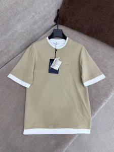 prad* 25Ss春夏新款 三角标撞色假两件短袖T恤丨独家Yb开发 高版出品 Ovsize版型 极简 细节到位 低调且有品 左胸前双层贴布的三角徽章 低调但高