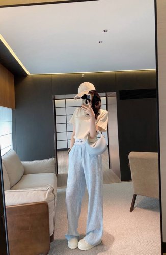 新品上新短袖 裤子 Miu Miu 缪缪 织带拼接长裤短袖套装 高级定制 Miumi*缪缪 圆领简单钩花短袖搭配拼接腰头醋酸长裤 一套吸睛又好看 短袖款号：00