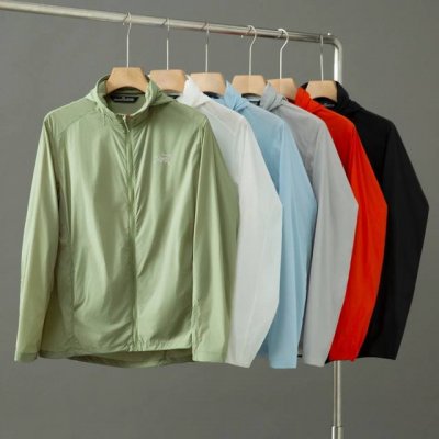 供 Arcteryx始祖鸟 Arcteryx Nodin 系列 Nodin Jacket 风壳轻量透气防风纯色夹克 隐藏帽款 男女同款 面料介绍：尼龙双6 俗称