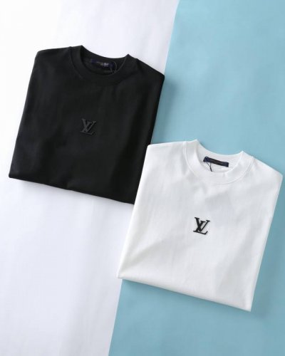 lou V 路*登 25Ss春夏新款平纹针织棉布圆领短Tee，男女同款厚硅胶字母标识休闲短袖T恤衫！贸易公司渠道稀出，领先Gw发售！V家全新秀场短Tee奉献，穿
