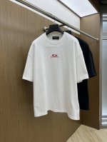 Bbg Ss夏装新品 专柜在售 最新系列图案Logo短袖T恤 必须人手一件的节奏 进口顶极精梳棉面料 极为亲肤舒适 摸上去非常的细腻 质感很好 完美体现立体感