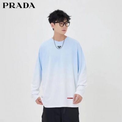 更多细节图展示！ 颜色：黑色 蓝色 咖啡色 尺码：M L Xl 2Xl 休闲经典！潮流时尚！ Prada 普拉达 秋冬季新款圆领卫衣打底衫！260G纯棉面料！时