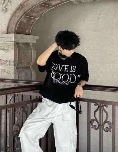 搭配资讯图 Goodbrand 简约珍珠标语圆领短袖