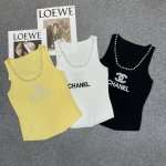 chane*春夏新款U领针织背心 上身超显脖子线条烫钻工艺超吸睛经典又辨识度满满的Logo标