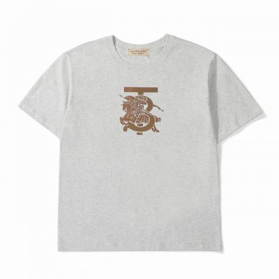 供 Burberry巴宝莉战马印花棉质短袖T恤 定制主标 辅料 水洗齐全 甄选250克32支紧密纺双纱纯棉面料 质感厚实但是透气性良好 原版一致细腻印花 整件衣