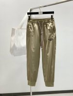 Moncler 蒙口，2025春季最新品，专柜同步有售，原单狠货，时尚休闲裤，采用进口原版面料，顶级刺绣工艺字母图案Logo，原版五金辅料装饰，简单而不失时尚，