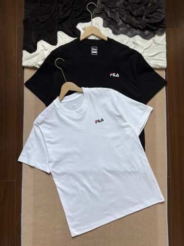 斐乐Fila 基础Logo 圆领短袖T恤 男女同款 -面料采用260G纯棉面料，达到透而不露的黄金平衡点，完美规避透视尴尬，成衣尺寸稳定，多次机洗仍能保持初始廓