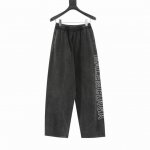 款号Y501 Balenciaga巴黎世家Blcg 23Ss 侧边水洗刺绣长裤 定织定染360G硫化黑面料，成衣水洗炒雪花，整条裤子表面雾状泛白，上身高级，进口