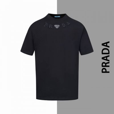 款号#Z3 普拉达烧花刺绣字母三角铁标圆领短袖 prada 官网一致款式 面料：32支双纱280克纯棉面料 同缸同色织染螺纹 颜色一致 工艺：进口机器烧花刺绣错