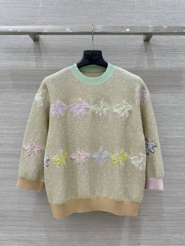 独家首发，原单品质小众设计，Dizzel 25S春夏新品，度假风花朵刺绣针织短袖上衣！定制真丝混纺纱线细腻柔软的手感无敌赞！全定位立体花朵提花工艺图案时髦大方！