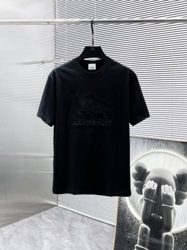 巴宝莉 Burberry 2025新款 圆领 短袖 T恤 ，高端版本！专柜定制面料 透气舒适度高，细节无可挑剔，品牌元素设计理念，体现高品质。手感细腻柔软！呈现