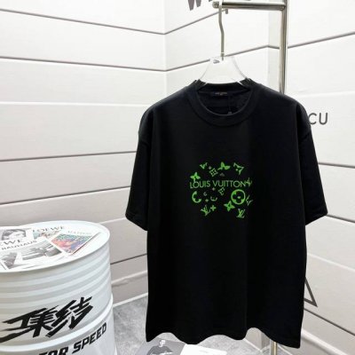 LV 路易*2025春夏新款 经典字母植绒工艺 设计 定制双纱平纹纯棉面料 短袖T恤 男女同款 尺码： S 90-130斤 M 120-150斤 L 140-1