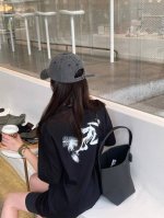 上新！ 始祖鸟 Arc'teryx幻影鸟情侣款短袖T！宽松版型！ 专柜卖断货 一件难求！年度爆款来了！ 采用顶级300克精梳凯迪纯棉面料！无敌质感！ 高端面料无