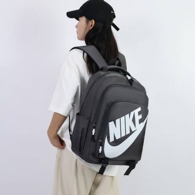 喜悦上新，新款 款号:2414 全新Nike双肩包系列，P70 颜色：黑色、白色、灰色 尺寸：29*44*18Cm 运动潮流，彰显个性——全新Nike双肩包系列