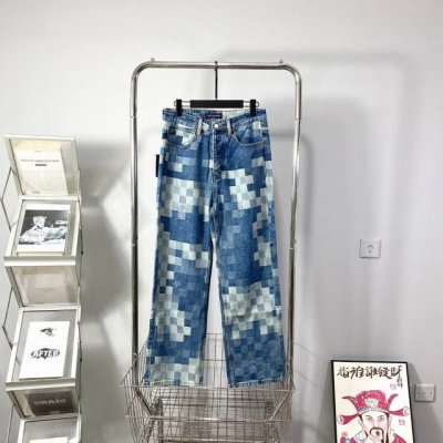 供 复刻版本 Louis Vuitton 路易威登 菲董联名马赛克棋盘格牛仔裤 轻奢主义 正确版本 原版一致 定制原版斜纹全棉牛仔面料，定织渐变马赛克格子面料，