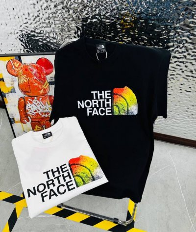 高版本带芯片 the North Face 北面25夏季新款印花休闲宽松情侣款 短袖T恤D975 细节:版本一比一复刻 吊牌 领标 水洗 带Nfc芯片识别 面料