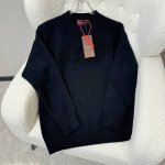 Guccl古驰 24新品Gucci古驰Logo采用中空绣工艺圆领长袖毛衣 对色定染羊毛混纺棉纱线 高克重高密度超高品质 毛料柔软细腻亲肤 触感软糯丝滑 手感不是