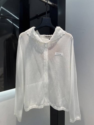 Miu'miu早春新款 圆领连帽针织外套 颜色 白色 Sml