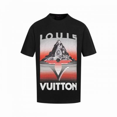 白底图 顶级版本 Louis Vuitton 路易威登 黄昏屋顶印花圆领短袖 T恤 三标齐全 采用高克重纯棉面料！ 数码直喷 手感非常舒服 Os落肩版型， 时尚