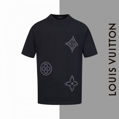 款号#Z53 Lv多标字母刺绣圆领短袖 Louisvuitton官网一致款式 面料：32支双纱280克纯棉面料 同缸同色织染螺纹 颜色一致 工艺：进口机器万针饱