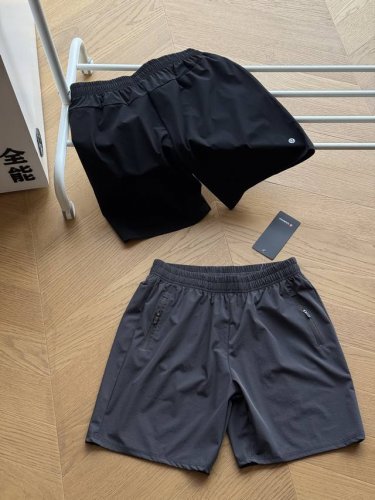 供 Lululemon露露 拉链口袋 抽绳速干五分短裤男女同款 黑色 深灰 S~Xxl 科技速干面料，透气轻薄，腰处抽绳设计，一条裤子105-125G，真正的穿