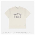 Fear Of God-Essentials 24Fw School半弧字母印花短袖-象牙白 采用重磅260G纯棉面料，柔软亲肤且具备自然垂坠感，质地厚实挺括，