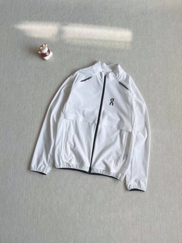 报单款号03291。 On昂跑 Weather Jacket Insulated 男款轻量压胶工艺跑步夹克防晒服 线上2000+ 超级亮点！前后重叠式构造开窗透