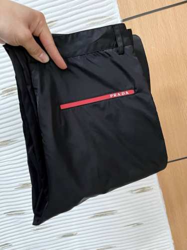 普拉达 长裤短裤 两用男士精品休闲裤 顶级面料休闲裤，最新款上身版型无敌正！ 绝对可以闭眼收的一款 此款裤子非常百搭，弹力腰围,日常上班 户外运动都可以穿着，是