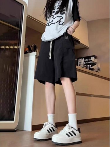 kolon 可隆夏季抽绳松紧工装复古宽松情侣百搭阔腿五分裤 Odm 公司货渠道25 夏季新品 很有设计感的一款机能风工装短裤 定织的高密耐磨四面弹力面料 一眼就