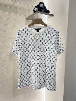 Louis Vuitto*2025新品上架 圆领印花链条 定制Yb原生全棉材质 透气舒适 质感十足 常规短袖裁剪 凸显品牌格调 采用克重纯棉制成 略带有弹力 呈