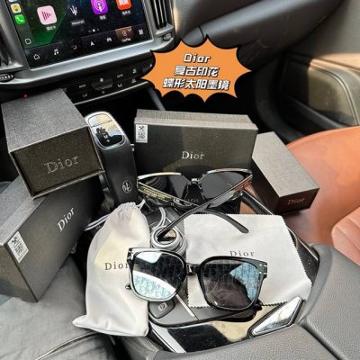 出游遮阳必备 #未来科技感十足，隔着屏幕都能感受到的奢华品质，强镜潮流，抢先登陆，一镜到底# Di0R迪澳复古印花蝶形太阳墨镜 做人要帅，墨镜要戴，男女皆可！线