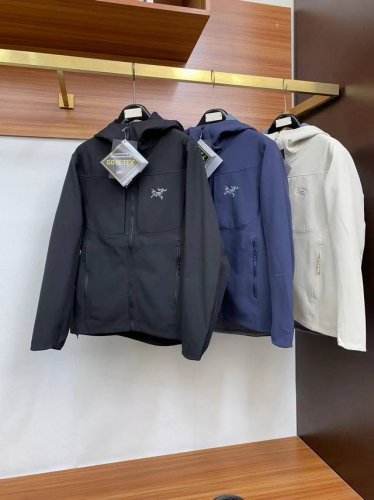 始祖鸟 原单精品私货流出，春夏官网最新款连帽风衣夹克外套采用客供防水防风聚酯纤维面料，原厂五金辅料，原标水洗麦头，值得拥有潮流时尚高端人士必留款 私密渠道流出