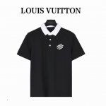 louisvuitton 路易威登 菲董操刀新款胸前刺绣字母短袖Polo衫 原版品质，欢迎对比。这款复古风格的双色Polo衫充分体现了这一点，让人回想起典藏系列
