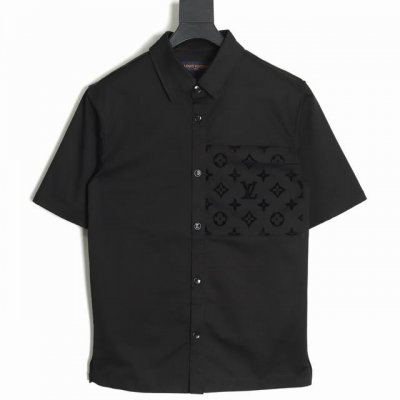 Louis Vuitton 路易威登 Lv 24Ss 黑植绒短袖衬衫 原版 p10,700购买，斜纹梭织面料、口袋经典老花图案设计 饰有 Monogram 植绒