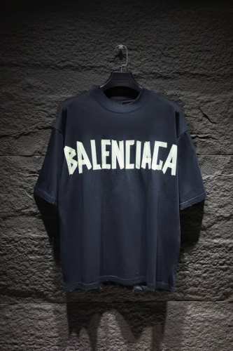 款号:5072# P120 balenciaga印花刺绣新款T yb定织定染面料、颜色 印花、版型 辅料 面料采用进口机器织造而成，布面纹路的独特性创造出完美的