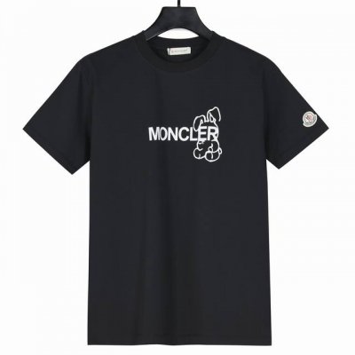 moncler盟可睐藤原浩2025新款印花短袖 面料采用280克重双纱精梳棉，定制32支1*1螺纹，成衣两遍水洗处理，面料舒适亲肤无异感，定制定染面料，纺织密度