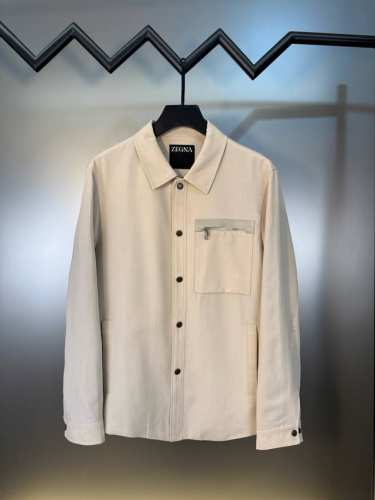 p480 顶级代购版本★Zegna&杰尼亚2025Ss新款翻领夹克外套。 采用定制防风防雨环保聚酯纤维面料，抗皱立挺有型，透气上身舒适；翻领设计，商务与休闲兼并