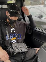 mlb Ny洋基队专柜同步字母男孩印花男女同款情侣短袖 采用260克定制精梳棉，三针五线做工，领口包包边条，肩膀处内里带压条，做工面料细节都无法挑剔，印花采用进