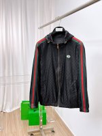 古驰 2025春夏新款男士防晒服轻薄外套，独特订制防晒四面弹面料，卓越的弹性与回弹性，四向拉伸，面料在经纬，横向与纵向及对角线方向均具备弹性，适应大幅度的身体活