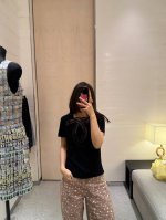 Chane* 25Ss春夏新款 双C镂空徽标短袖T恤丨独家高版出品 定制进口面料 上身舒适 大身正面以蕾丝花纹勾勒双字母徽标 高调奢华 凸显品牌质感更显高级常规