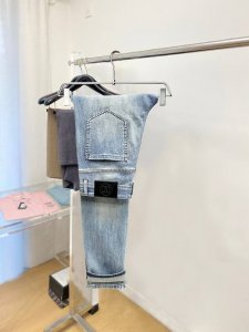 华伦天奴 2025官网高端新品原单少数帅爆休闲裤，百分百原单 百搭神器！今年最新流行的风格设计款式，剪裁设计挺拔有型！低调不失奢华 超有Feel上身精致跃然，简