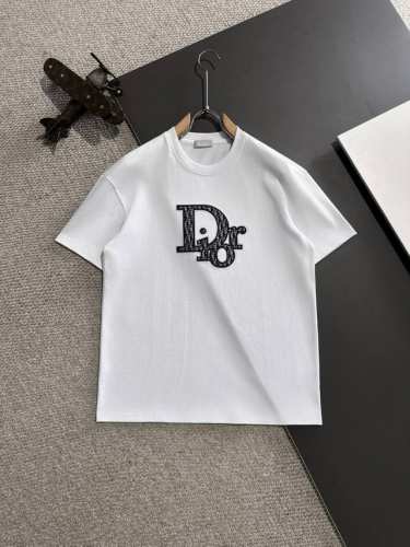 隔天出货 Dior 2025春夏新款 顶级品质 区别通货 重磅推出260克双纱纯棉面料短袖 早春走秀款 个性独家款式 男女同款 采用进口定制定染面料 后领锁链底