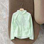 薄荷绿210 尺码S.M.L.Xl 韩柜限定版本迪桑特Descente两色皮肤衣 连帽梭织拼接运动外套防晒衣皮肤衣上衣 精致到什么程度呢，所有的辅料都是有Log
