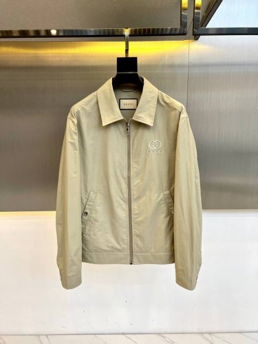 Gucc古驰-2025春夏新款翻领夹克外套。采用进口环保面料，高效持久防水透气，防撕裂性能效果尤为明显！夹克版型简约大气，轻便舒适，处处精悍的工艺体现品牌独有的