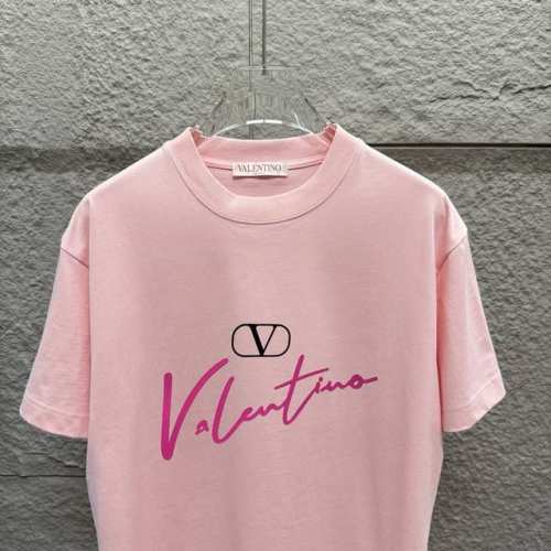 Valent*华伦*天奴 2025春夏新款 经典字母植绒工艺+立体硅胶 定制双纱平纹纯棉面料 短袖T恤 男女同款 尺码： S 90-130斤 M 120-150